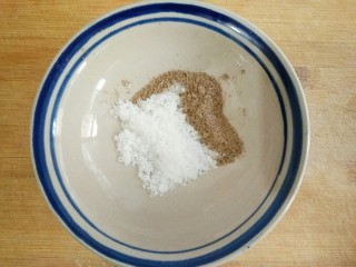 3、葵花籽酥―《舌尖上的中国3》中同款,3克椒盐粉和3克白糖混合。