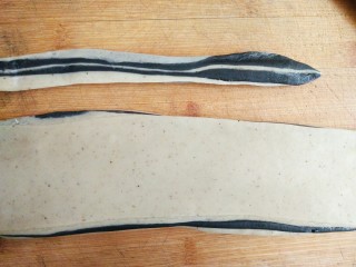 35、葵花籽酥―《舌尖上的中国3》中同款,切去四周多余的面片。