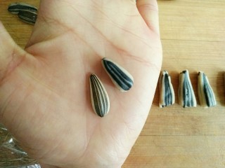 45、葵花籽酥―《舌尖上的中国3》中同款,做出成品和真葵花籽对比。