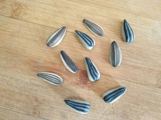 47、葵花籽酥―《舌尖上的中国3》中同款,成品葵花籽酥生坯。