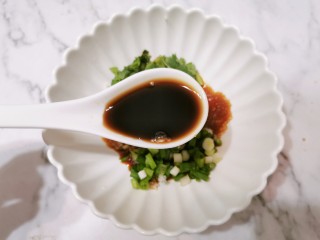 7、菠菜拌花生米,加一勺陈醋