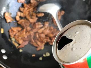 21、只有在春天才能品尝到的-野笋烧肉,加适量料酒