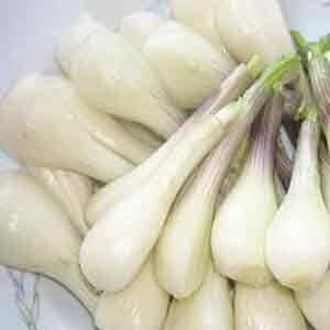 1、凉拌藠头,夏天是吃藠头的时节,一定不要错过。选择肥胖、新鲜、个大的藠头。