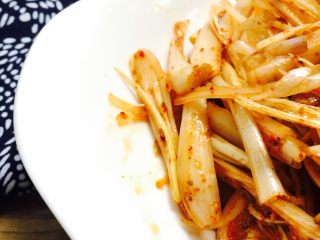 8、凉拌藠头,具有增食欲、开胃口、解油腻和醒酒的作用。