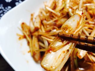 9、凉拌藠头,每一根都是清香、鲜辣。