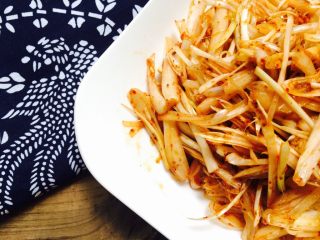 10、凉拌藠头,是佐餐的佳品。