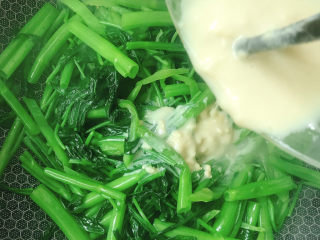 14、椒丝腐乳炒通菜,淋入腐乳汁