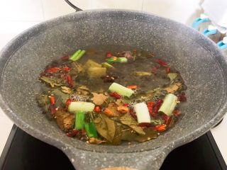 13、自制香熏鹅肝,烧开后煮10分钟