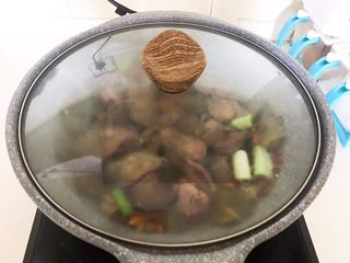 16、自制香熏鹅肝,大火烧开后小火慢烧20分钟