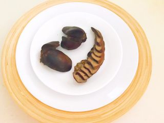 24、自制香熏鹅肝,香熏鹅肝出锅了，鹅肝口感细腻，香熏味道浓郁~