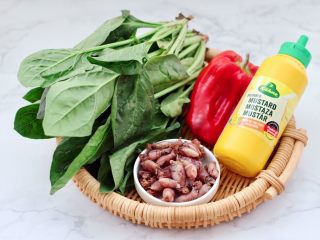 1、芥末菠菜海兔,首先备齐所有的食材。