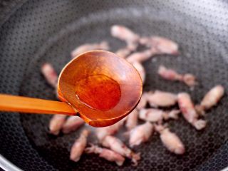 10、芥末菠菜海兔,再倒入料酒去腥，