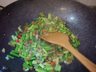 22、酸豆角炒鸡胗,加盐