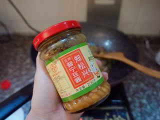 23、酸豆角炒鸡胗,可以选择加入豆瓣酱哦