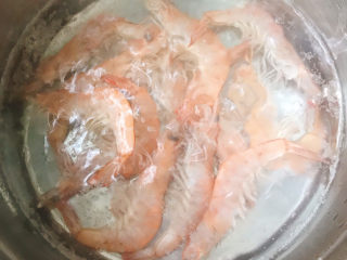 8、白灼大虾,大火烧开