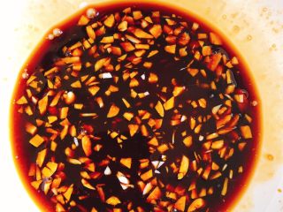 15、正宗榕城荔枝肉,调料搅拌均匀备用。