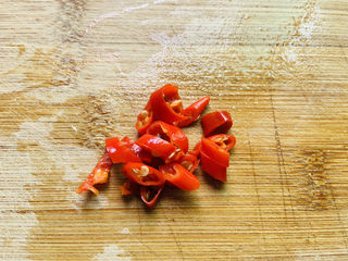 7、青椒皮蛋,小米辣切圈