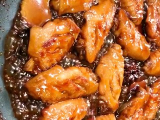 7、可乐鸡翅,汤汁浓稠大火收干汤汁即可