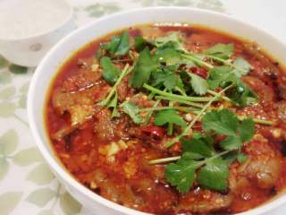 10、水煮牛肉,洒上香菜段增加香味~