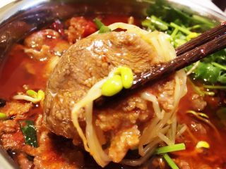 13、水煮牛肉,香辣滑嫩的牛肉