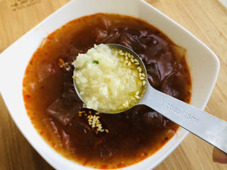 12、酸辣宽粉,一勺蒜泥。