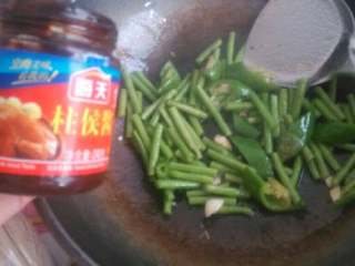 8、茄子豆角,放点诸侯酱