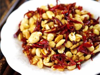 12、麻辣酒鬼花生,可以开动啦，如果不太能吃辣，辣椒可以少放点哦。