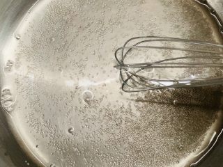 11、钵仔糕,开小火搅拌均匀。