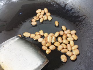 7、海苔花生米,开小火翻炒