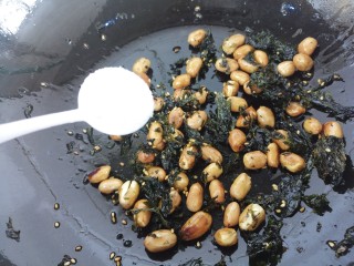 11、海苔花生米,加一勺盐