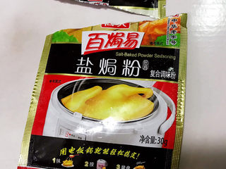 5、盐焗手撕鸡,准备好盐焗鸡调味粉