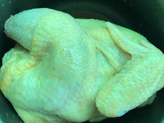 13、盐焗手撕鸡,再将鸡放入