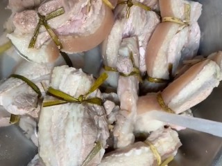 5、红烧肉,捞出冲洗干净