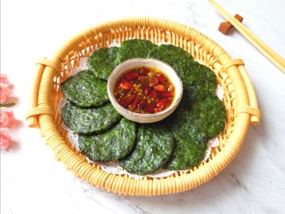 17、蒸苜蓿菜饼,就可以开吃啦！