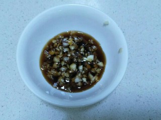 10、水煮毛蚬子,根据个人口味加入生抽和醋。