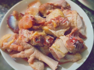 5、胡椒猪肚鸡,鸡肉也切块洗干净备用