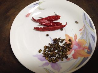 5、麻辣盐水毛豆,麻椒、干辣椒