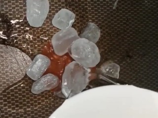 4、啤酒五花肉,另起锅烧油放冰糖加清水