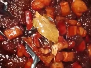 9、啤酒五花肉,然后捞出大料，大火收汁出锅即可