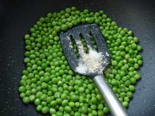 8、蒜茸虾仁炒豌豆,调味料