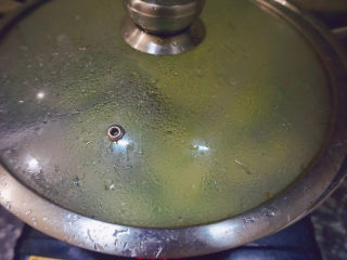 16、黄瓜皮蛋汤,中火焖煮2-3分钟