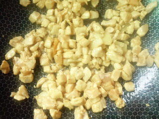 10、莲藕鸡丁,炒熟