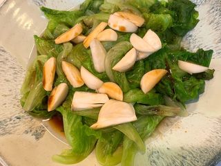 4、白灼生菜,淋上生抽