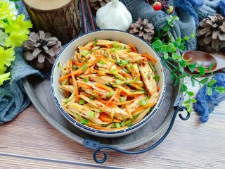 15、凉拌腐竹黄瓜,装盘即可