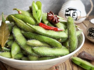 14、香辣毛豆,夏天做,一定要尽快吃,不然豆类容易坏!吃不完的放冰箱冷藏!