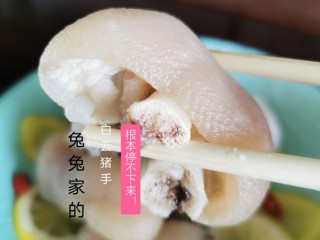 9、一只有故事的猪手【白云猪手】,猪手皮爽肉脆，不油不腻，酸甜适中，开胃可口，在炎热的广州，是一道让你不可错过的美食！