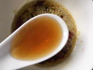 15、酸辣黄瓜条,加入一汤勺香油