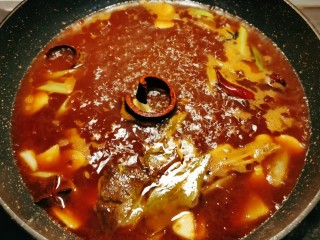 11、卤素鸡,汤汁煮开