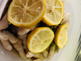 16、百香果柠檬鸡爪,加柠檬;