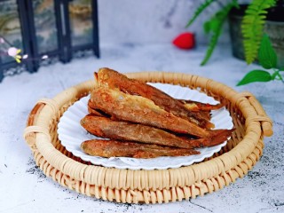 14、酥炸小黄鱼,换个篮子拍几张～